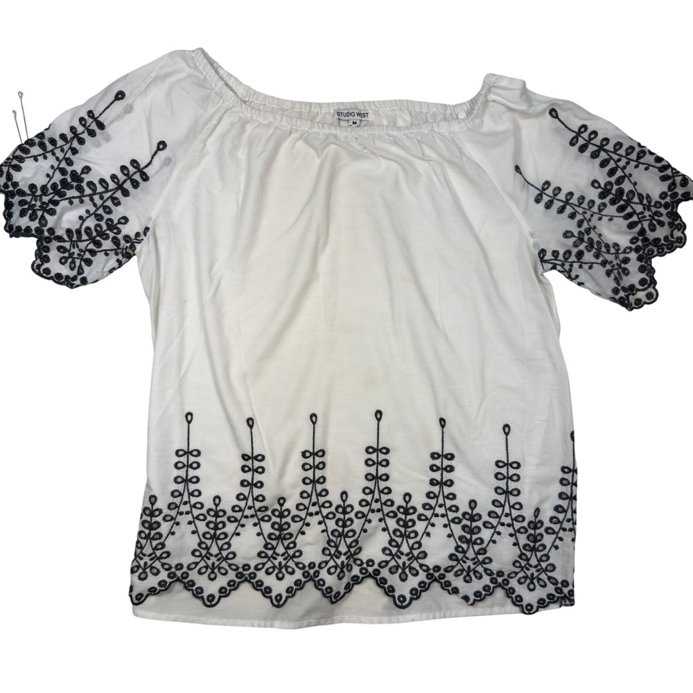 Studio West Women's Top Medium Embroidered Off The Shoulder Scalloped Hem